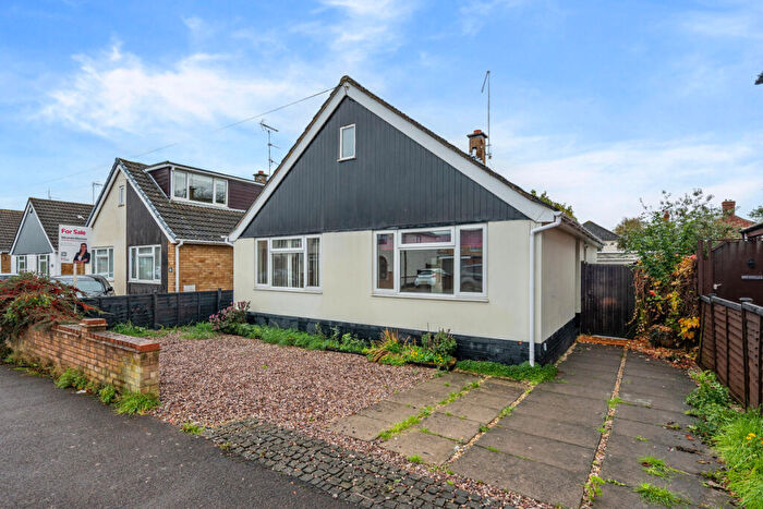 2 Bedroom Detached Bungalow For Sale In Blandford Avenue, Kettering, NN16