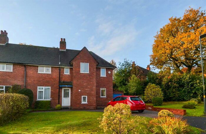 3 Bedroom Garage / Parking To Rent In Middle Park Close, Selly Oak, Birmingham, B29