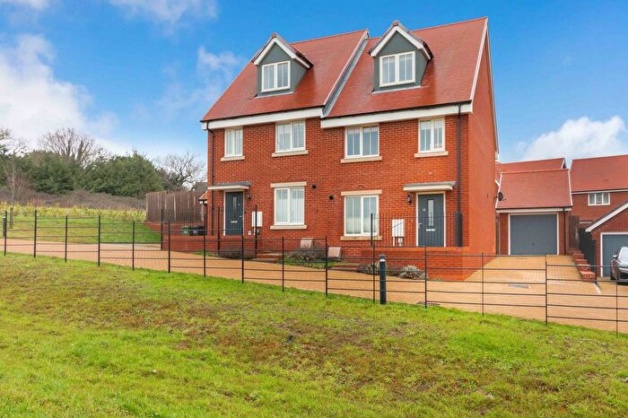 3 Bedroom Semi-Detached House For Sale In Pasture Place, Ridgewood, TN22