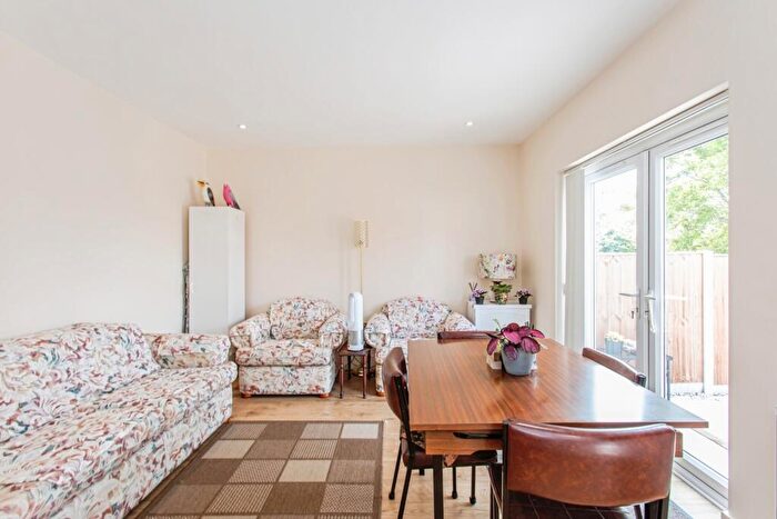 3 Bedroom Bungalow For Sale In Prittlewell Chase, Westcliff-on-Sea, Essex, SS0
