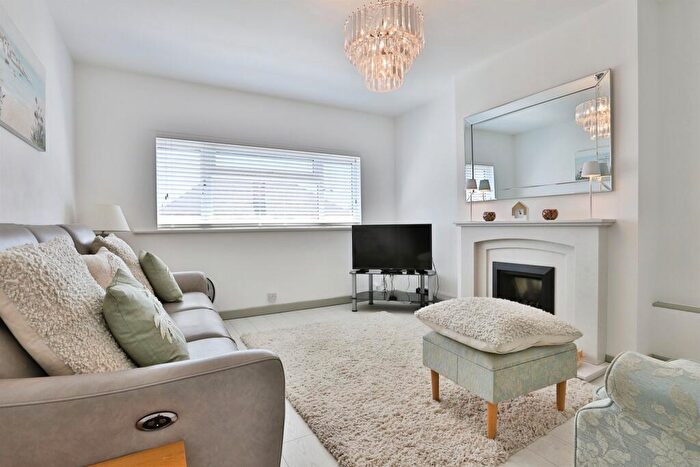 2 Bedroom Flat For Sale In Worrell Drive, Poole, BH12