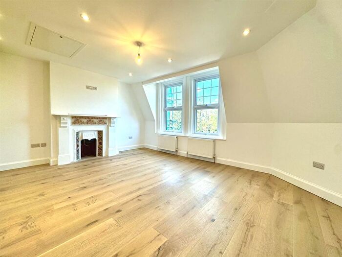 1 Bedroom Property To Rent In Richmond Road, East Twickenham, TW1