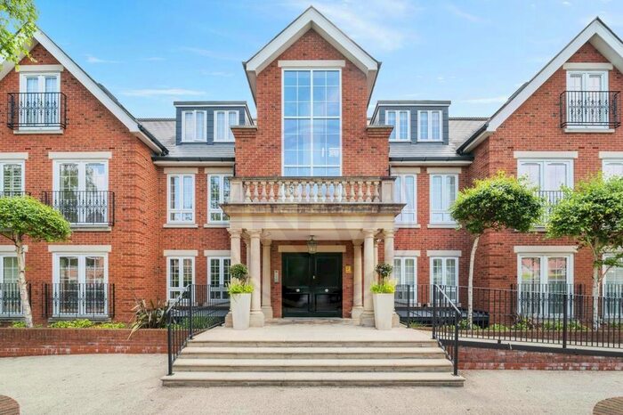 3 Bedroom Flat To Rent In Uplands Park Road, Enfield, EN2