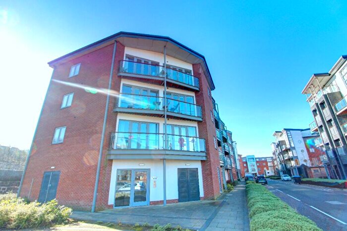 2 Bedroom Apartment To Rent In Worsdell Drive, Gateshead, Tyne And Wear, NE8