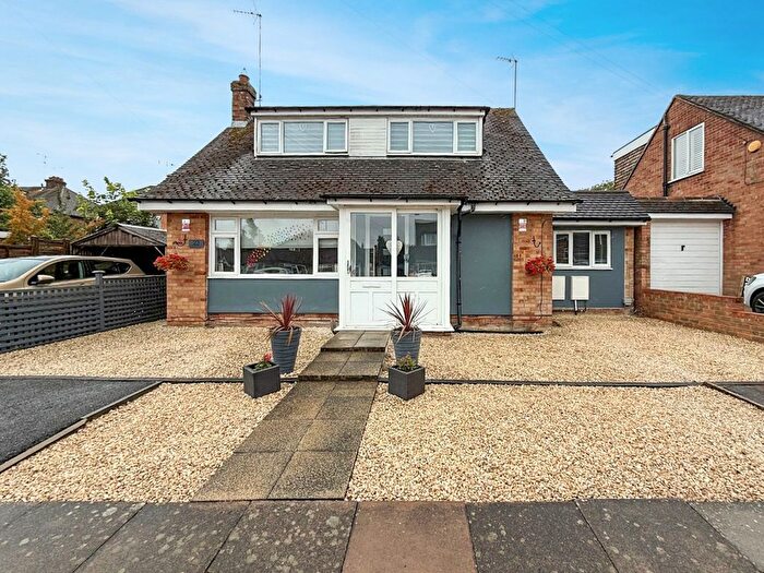 4 Bedroom Detached House For Sale In Howard Place, Dunstable, LU5
