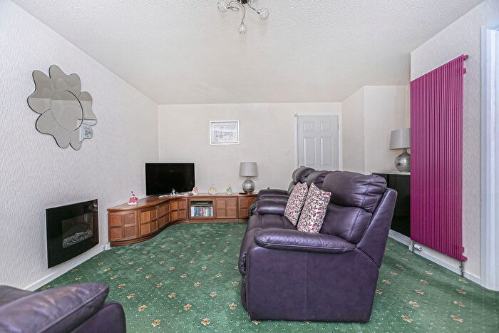 2 Bedroom Semi-Detached Bungalow For Sale In Weavers Crescent, Kirkcaldy, KY2