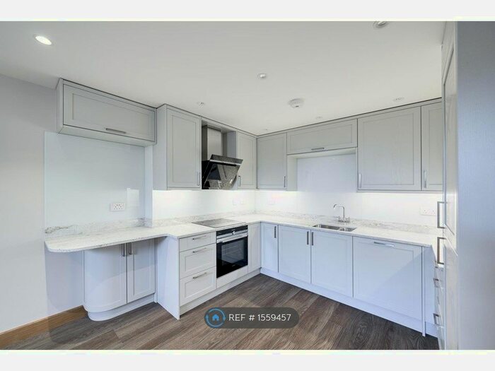 2 Bedroom Flat To Rent In Lonsdale Square, Birmingham, B17