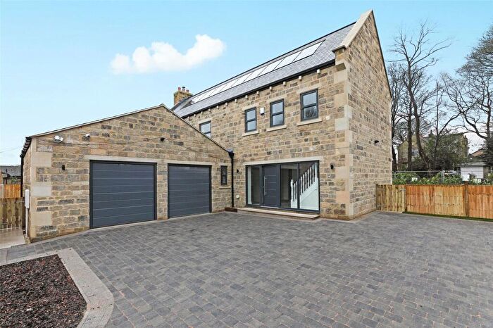 4 Bedroom Detached House For Sale In West Lane, Gomersal, Cleckheaton, West Yorkshire, BD19