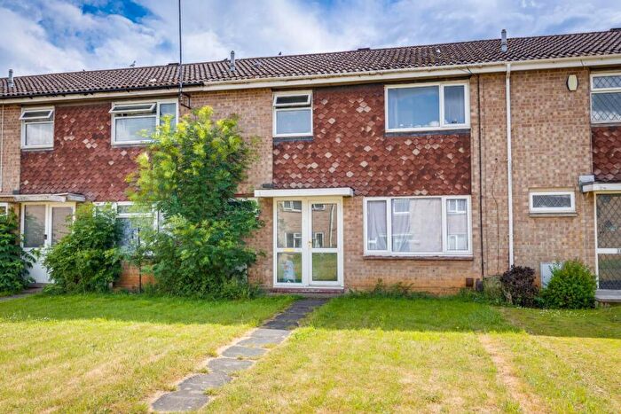3 Bedroom Terraced House For Sale In Thorn Hill, Briar Hill, Northampton, NN4
