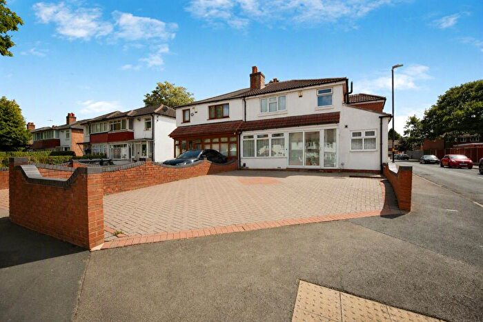 4 Bedroom Semi Detached House For Sale In Solihull Lane, Birmingham, West Midlands, B28