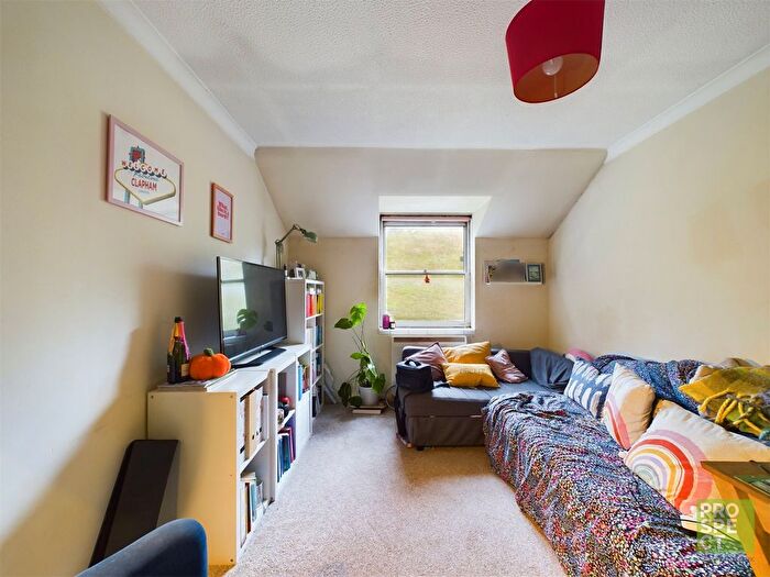 1 Bedroom Flat For Sale In Lynden Mews, Dale Road, Reading, Berkshire, RG2