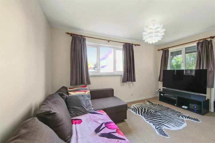 1 Bedroom End Of Terrace House To Rent In Giralda Close, Beckton, E16