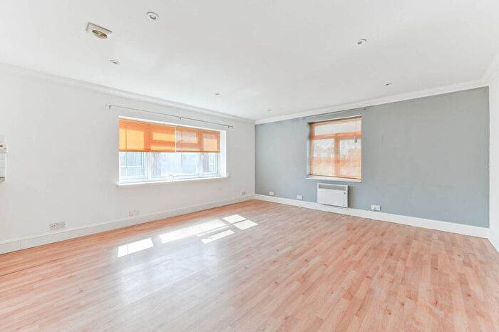 Studio For Sale In Cresswell Road, South Norwood, London, SE25