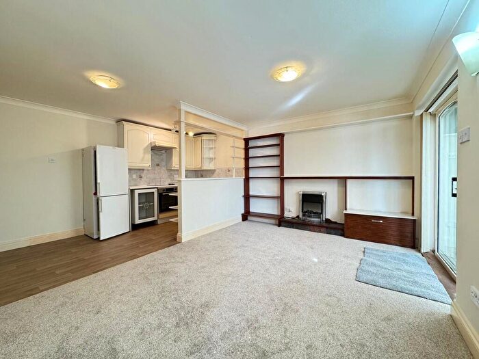 1 Bedroom Flat For Sale In Crouch Road, Burnham-on-Crouch, CM0