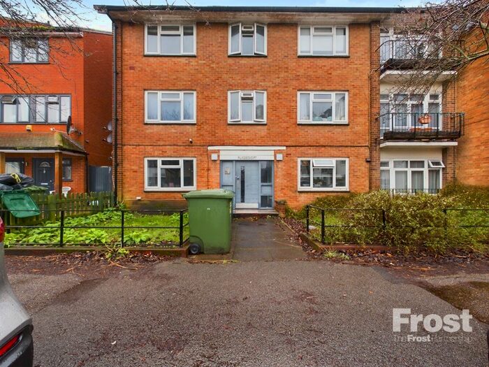 1 Bedroom Flat To Rent In Percy Avenue, Ashford, Surrey, TW15