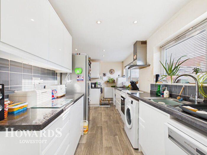 4 Bedroom Semi-Detached Bungalow For Sale In Loxley Road, Lowestoft, NR33