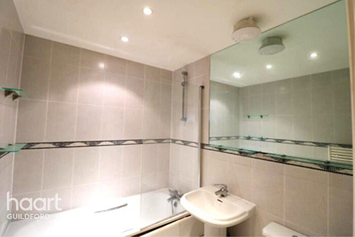 1 Bedroom Flat To Rent In Victoria Way, Woking, GU21