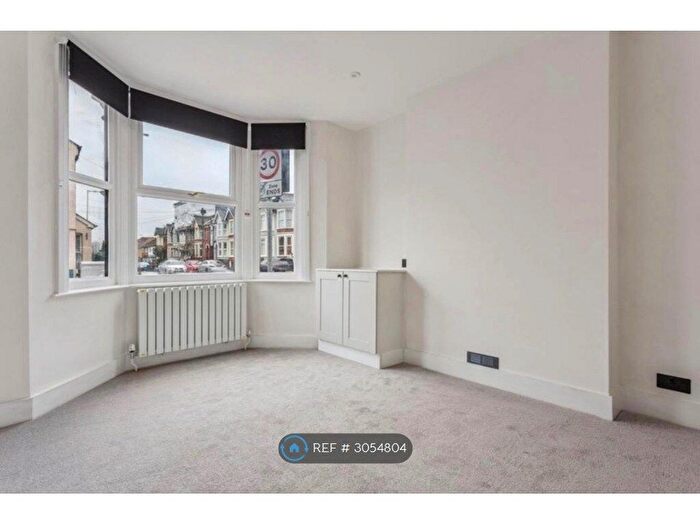 1 Bedroom Flat To Rent In Sandringham Road, Watford, WD24