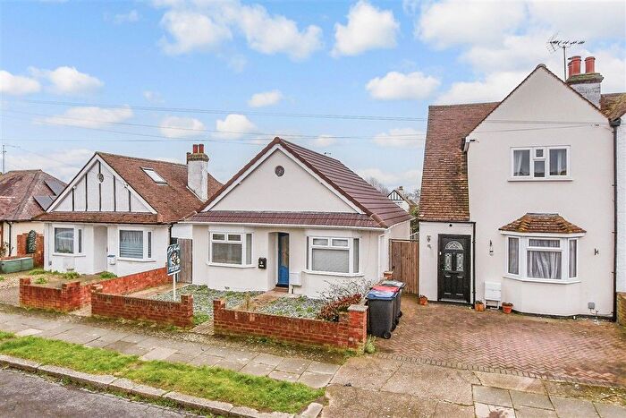 2 Bedroom Detached Bungalow For Sale In Linden Avenue, Herne Bay, Kent, CT6