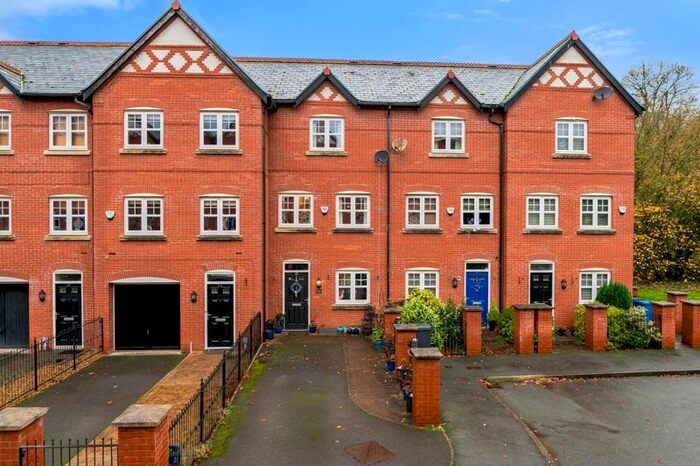 3 Bedroom Mews For Sale In Gardinar Close, Standish, Wigan, WN1