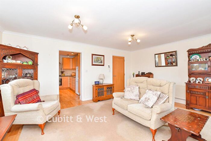 2 Bedroom Flat For Sale In Hendon Avenue, Rustington, West Sussex, BN16