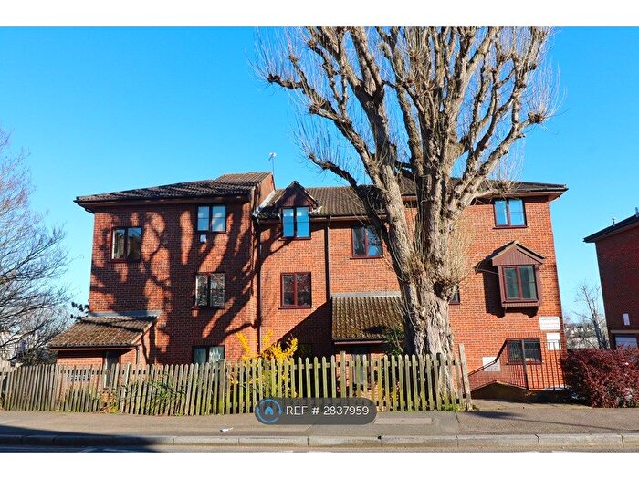 2 Bedroom Flat To Rent In Jasmine Court, London, SW19