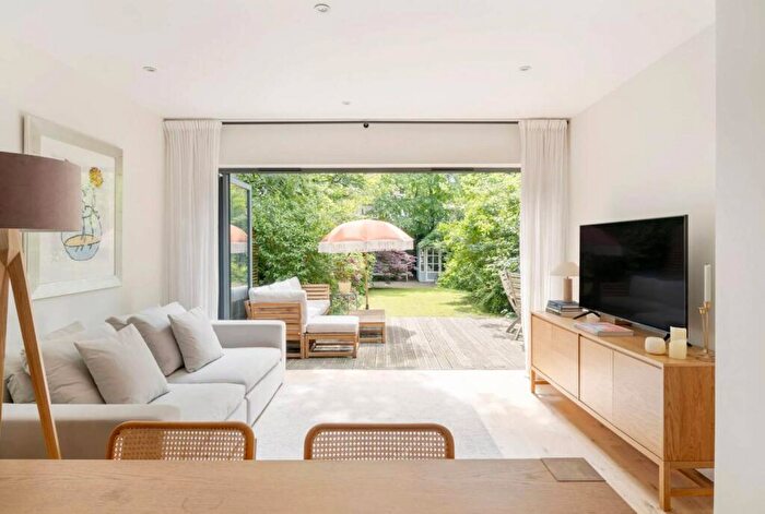 3 Bedroom Flat For Sale In Brondesbury Road, Queen's Park, London, NW6