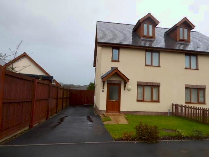 3 Bedroom Semi-Detached House To Rent In Llys Y Brenin, Whitland, SA34