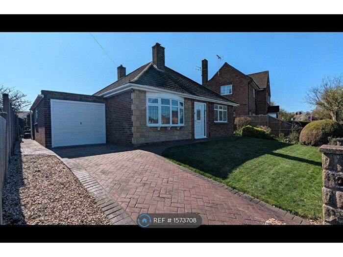 3 Bedroom Bungalow To Rent In Almond Crescent, Swanpool, Lincoln, LN6