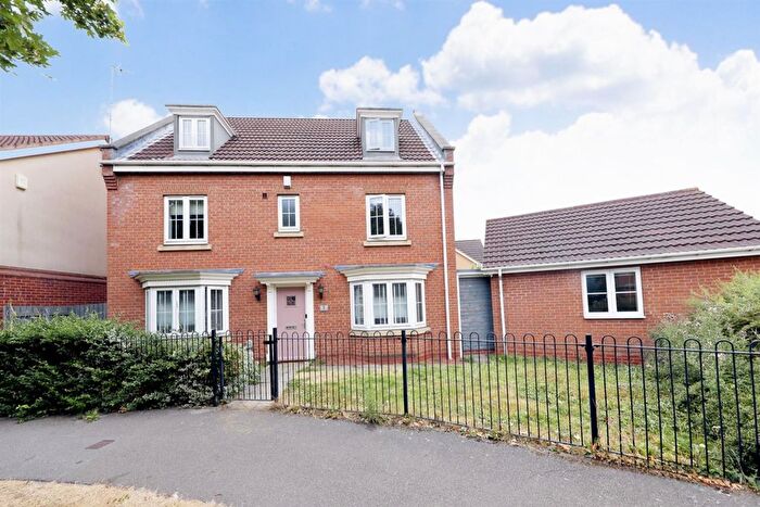 5 Bedroom Detached House For Sale In Halecroft Park, Kingswood, Hull, HU7