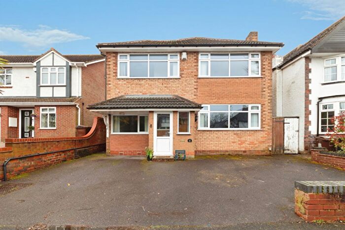 3 Bedroom Detached House For Sale In Burman Road, Shirley, Solihull, B90