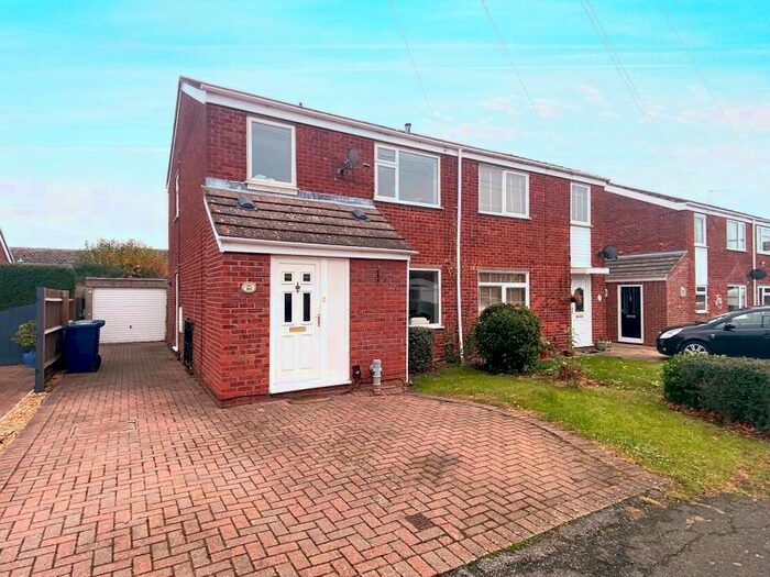 3 Bedroom Semi-Detached House To Rent In Lincoln Avenue, St. Ives, Huntingdon PE27