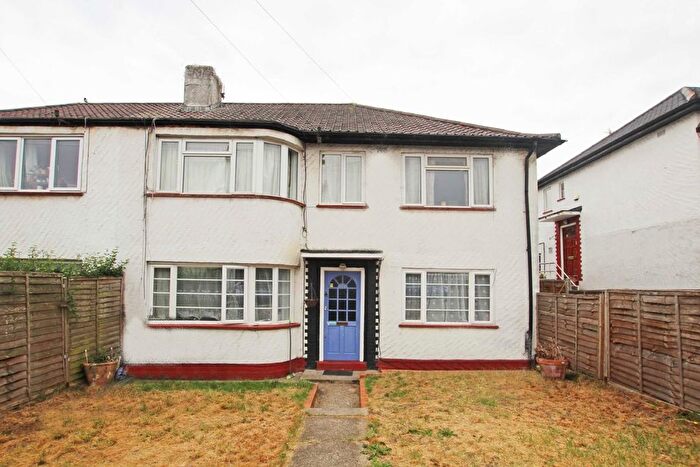 2 Bedroom Flat To Rent In Otterburn Gardens, Isleworth, TW7