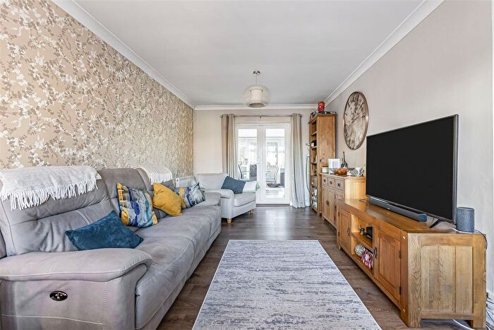 4 Bedroom Terraced House For Sale In Burnett Square, Hertford, SG14