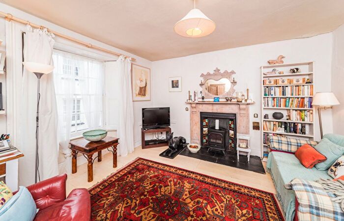 3 Bedroom Property To Rent In New Street, Penzance, TR18