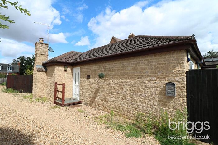 2 Bedroom Detached Bungalow For Sale In Suttons Lane, Deeping Gate, Market Deeping, PE6