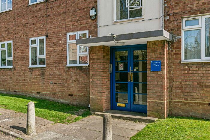 2 Bedroom Flat For Sale In Leigham Court Road, London, SW16