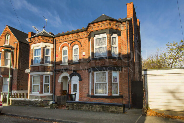 5 Bedroom Semi-Detached House To Rent In Trinity Avenue, Lenton, Nottingham, NG7