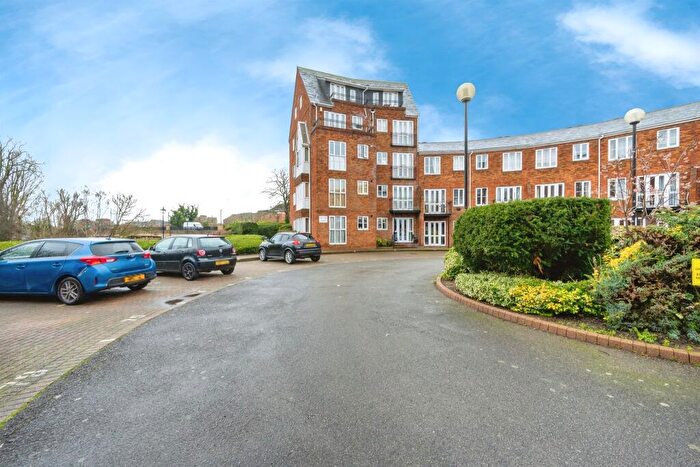 2 Bedroom Flat For Sale In Sovereigns Quay, Bedford, MK40