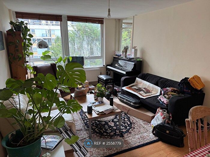 3 Bedroom Flat To Rent In St. Aubins Court, London, N1