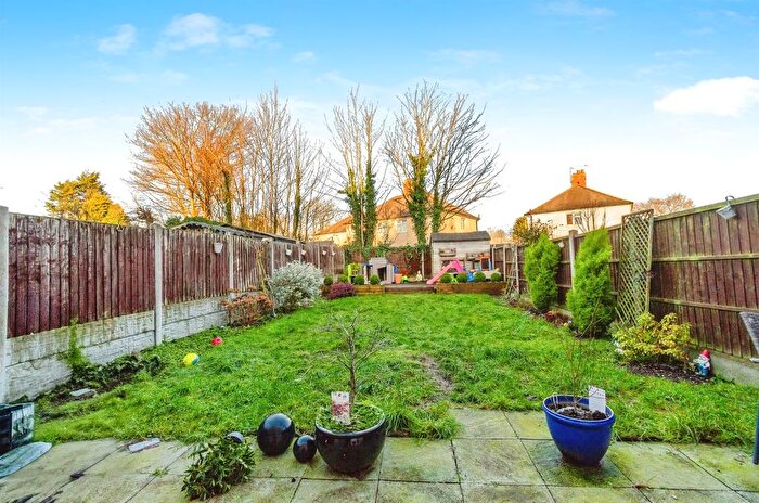 3 Bedroom Semi-Detached House For Sale In Primrose Lane, Fallings Park, Wolverhampton, WV10