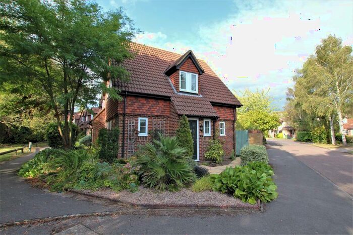 3 Bedroom End Of Terrace House To Rent In Woking, GU22