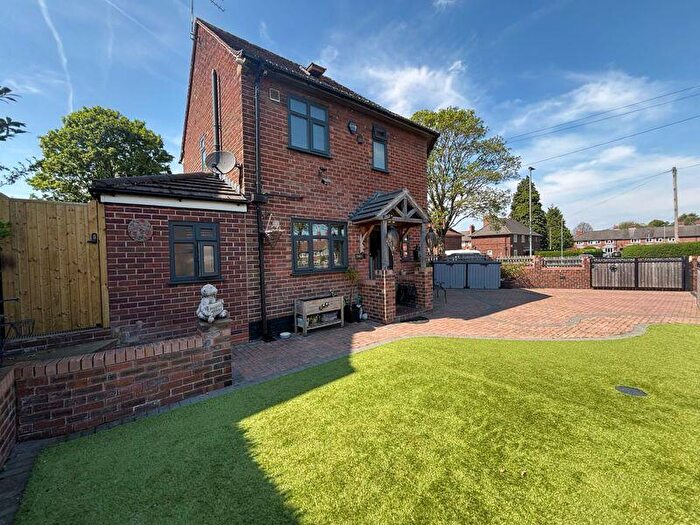 3 Bedroom Semi-Detached House For Sale In Pengham Walk, Manchester, M23