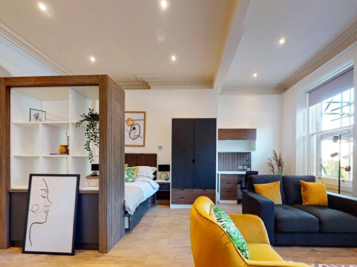 Apartment To Rent In Flat, Hyde Terrace #, LS2