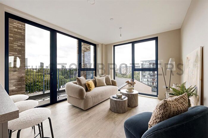 2 Bedroom Flat To Rent In Stables Yard, Hackney, E3
