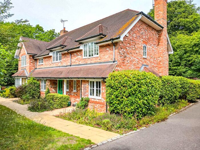2 Bedroom Mews For Sale In Shiplake Bottom, Peppard Common, Henley-on-Thames, South Oxfordshire, RG9