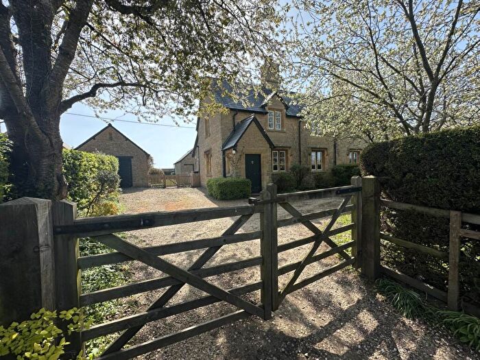 3 Bedroom Semi-Detached House To Rent In Hillview Cottages, Churchill, OX7