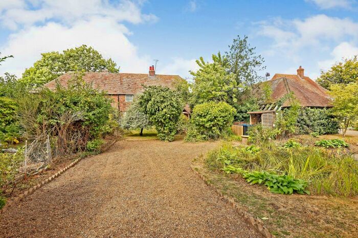 4 Bedroom Semi-Detached House For Sale In Kake Street, Waltham, Canterbury, CT4