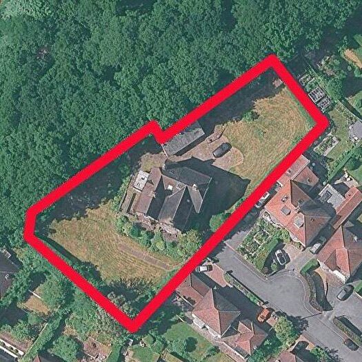 Detached House For Sale In Dalewood Drive, Sheffield, South Yorkshire, S8