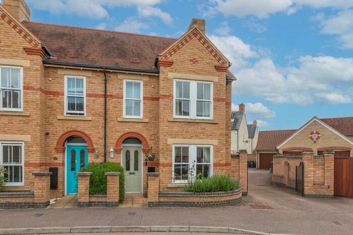 3 Bedroom Semi-Detached House To Rent In Heathcliff Avenue, Fairfield, Herts SG5